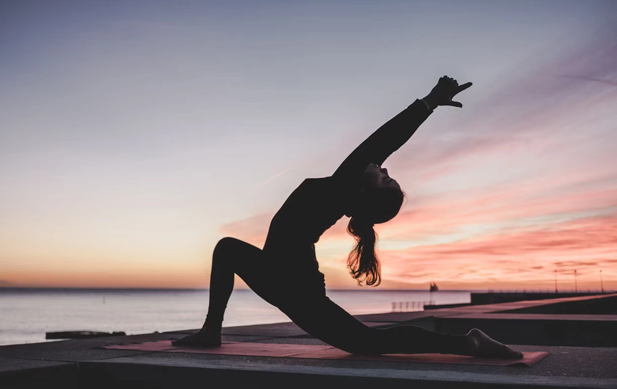 Clase de yoga en grupo.